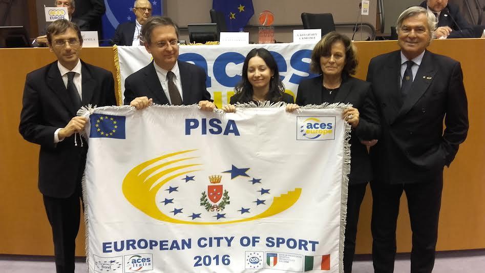 La consegna della bandiera a Bruxelles