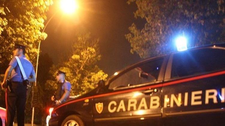 Filmava di nascosto i clienti: denunciato