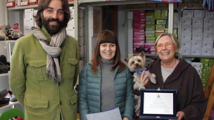 Premiati due negozi storici