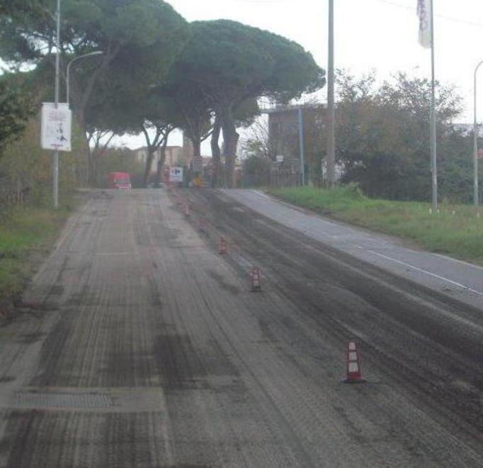 Via Pietrasantina, continua la riasfaltatura