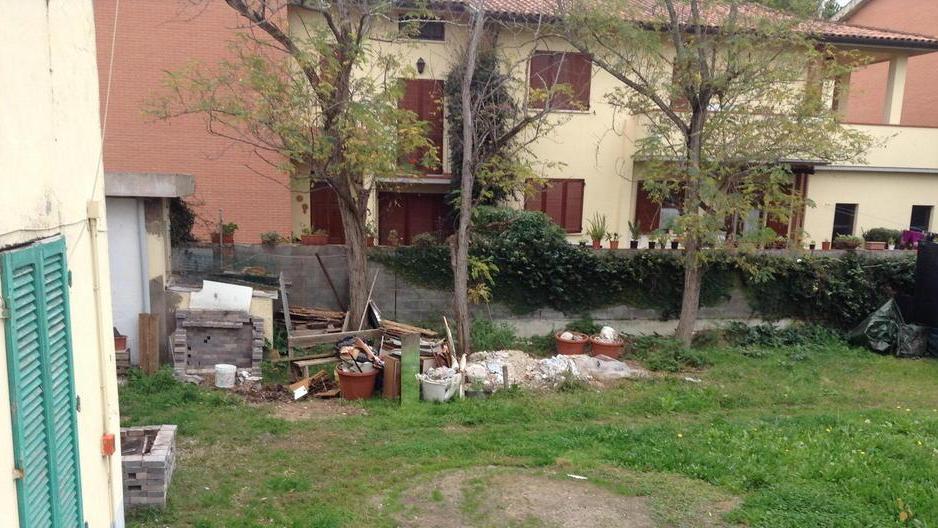 «Ci lasciano vivere in case nel degrado»