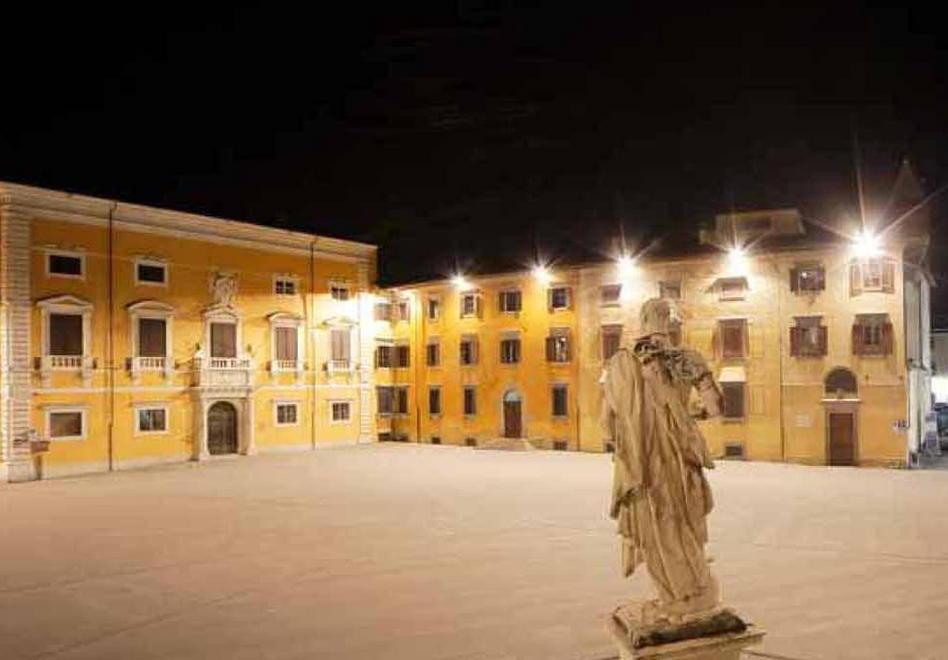 Piazza dei Cavalieri chiusa, è dibattito 