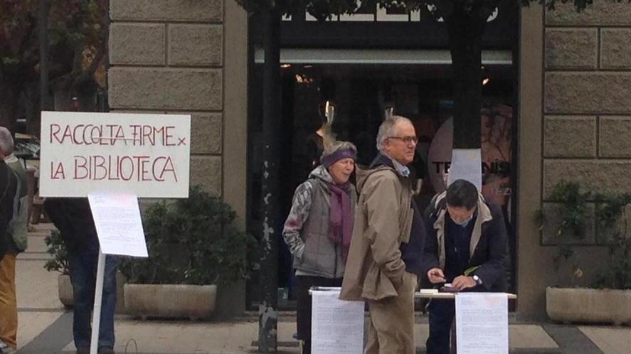 «Per riaprire la biblioteca uniamoci al comitato»