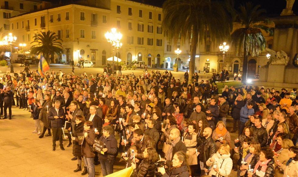 Sassari si stringe alle vittime e dice no alla violenza