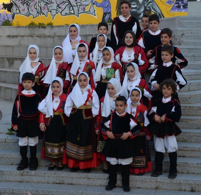 Tradizioni, nuovi successi per il mini folk Bustianu Satta 