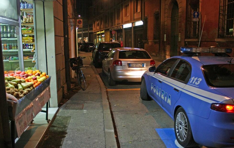 Rapina a Ferrara: sembrava solo un cliente, poi mi ha puntato l’arma