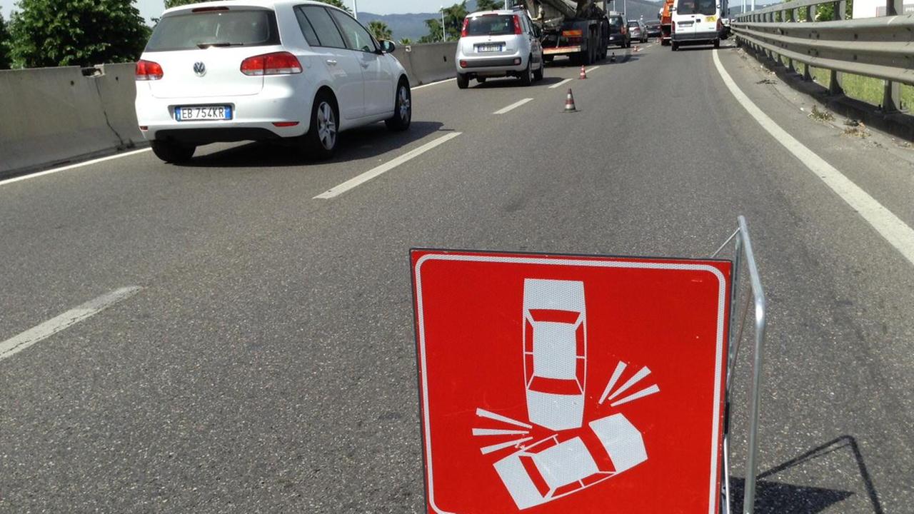 Incidente sulla tangenziale, due feriti