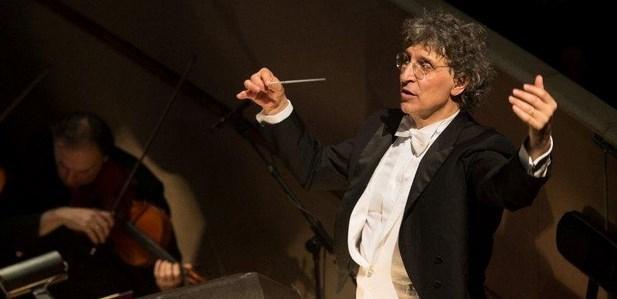 Aldo Sisillo e Modena: "Le piazze, l’Estense, San Pietro: il mio tour per gli artisti stranieri" 