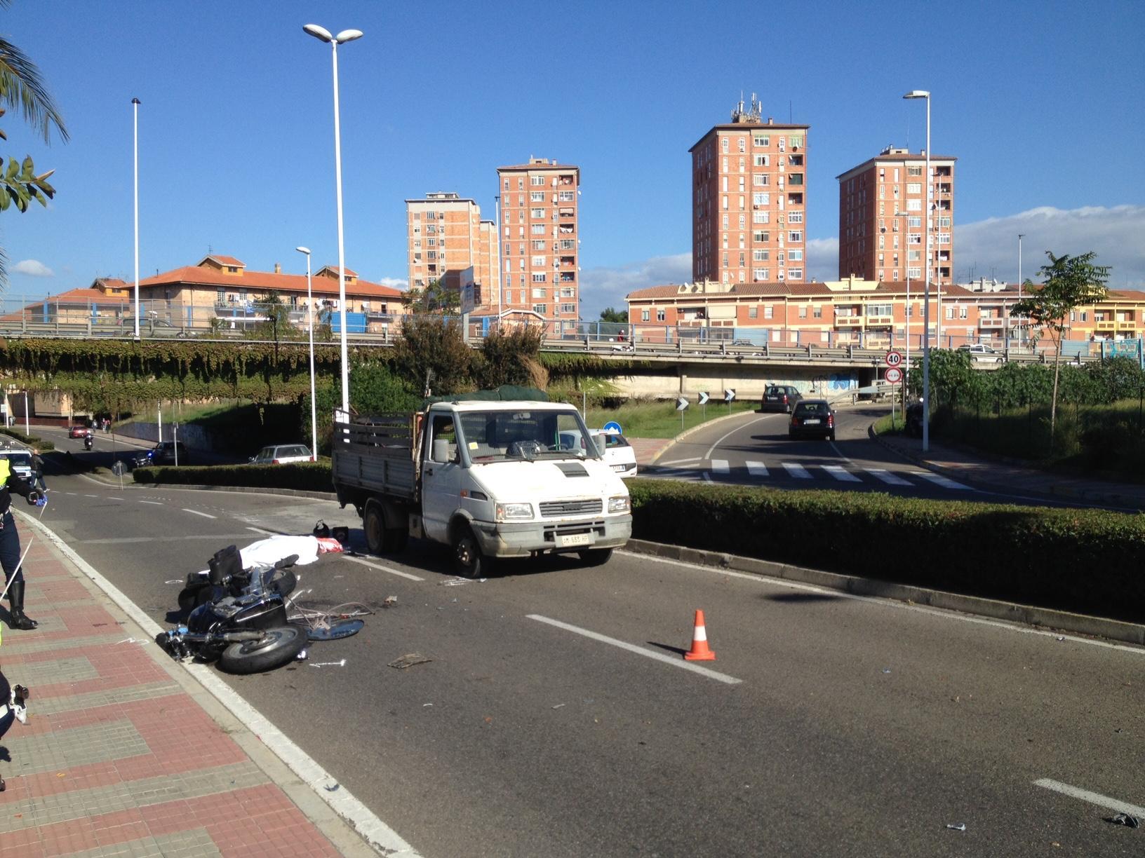 L'incidente mortale in via Chiabrera (foto Mario Rosas)
