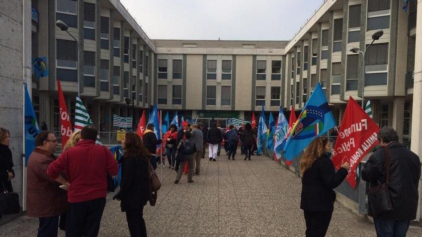 Modena: turni troppo lunghi, gli infermieri in rivolta