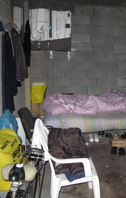 Chiusi i box-dormitorio dei cinesi in via Respighi