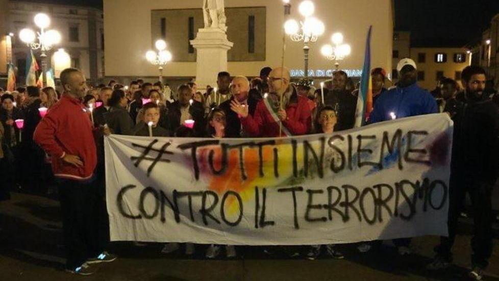 In 500 alla fiaccolata contro il terrorismo