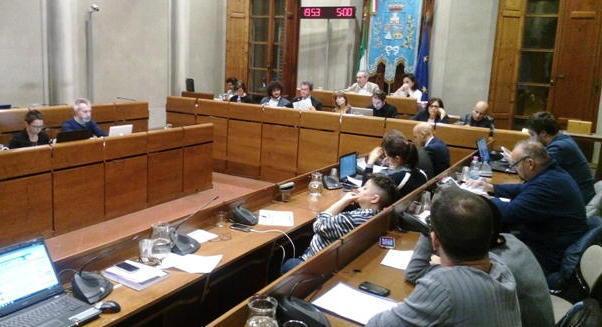 Bagarre in aula tra consiglieri e la maggioranza se ne va 