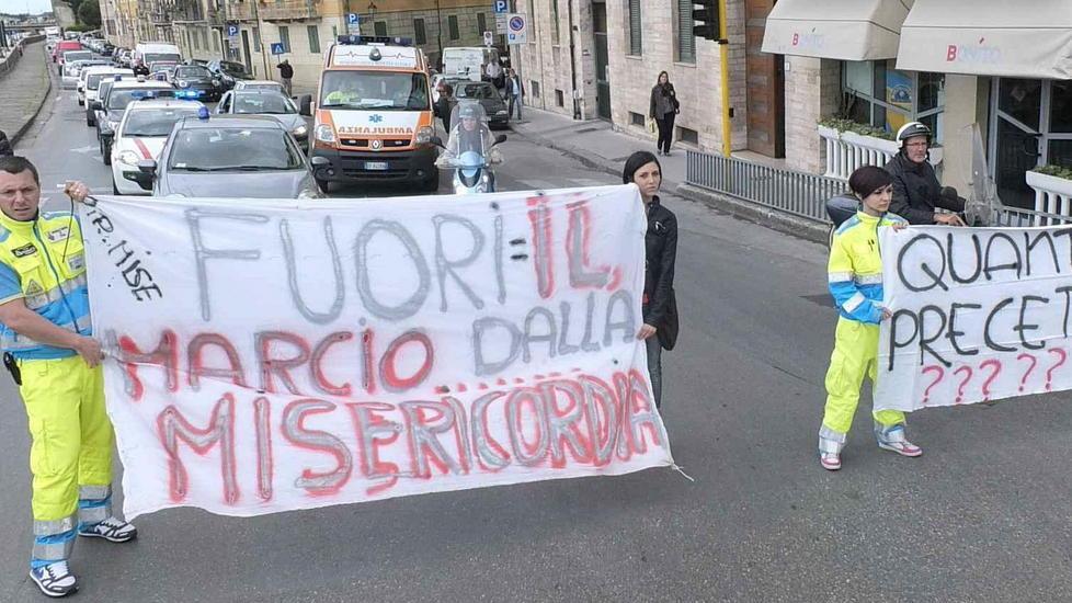 Misericordia, una nuova bufera dimissioni e accuse a Marchetti
