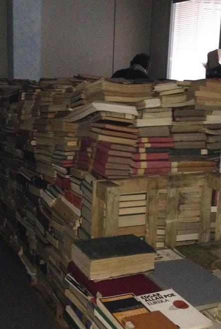 Santini: di chi sono quei libri abbandonati?