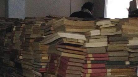 Santini: di chi sono quei libri abbandonati?