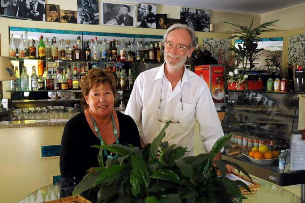 Senatori in visita al bar “no slot”