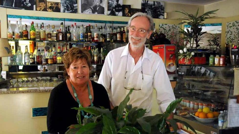 Senatori in visita al bar “no slot”