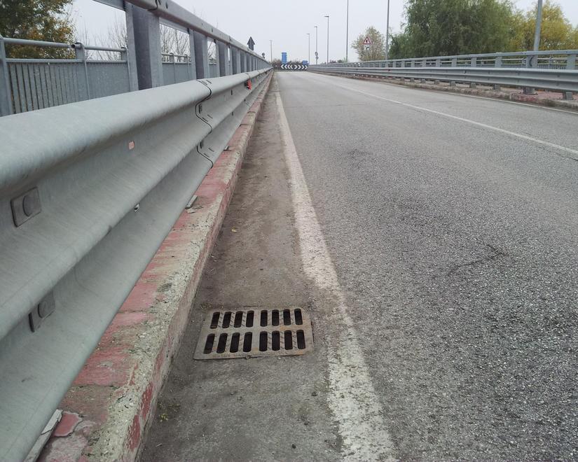 La Provincia ripulisce il ponte sul Reno 