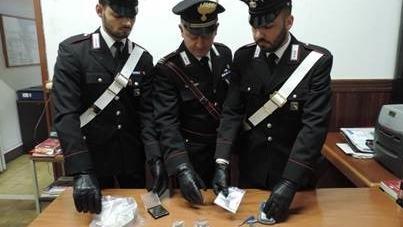 Sorpreso mentre vende droga e arrestato dai carabinieri