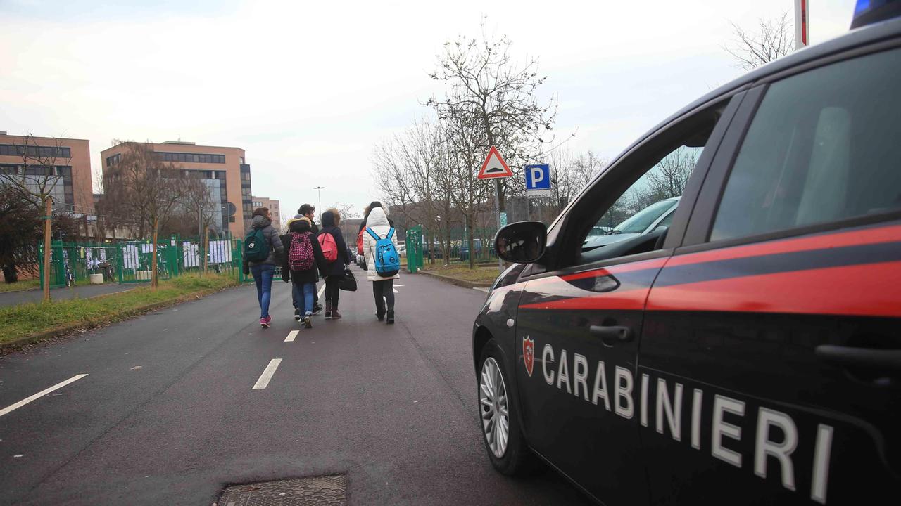 Estorsioni e rapine a studenti minorenni: presa una baby gang