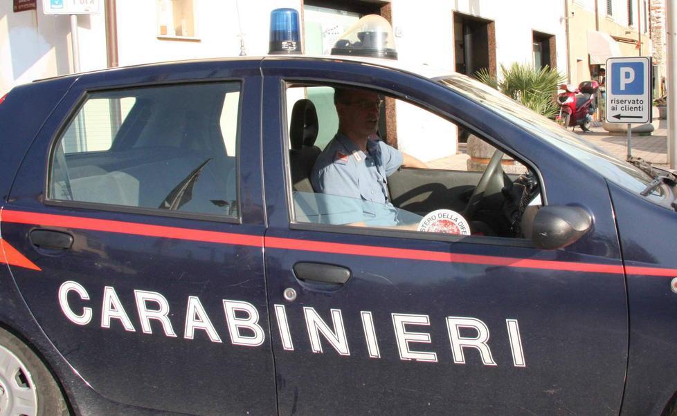 Minaccia la madre col fucile: arrestato 