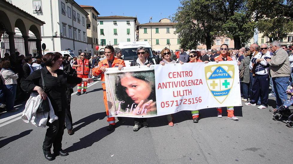 Picchiata e soggiogata dal padre a 33 anni si libera dell’aguzzino