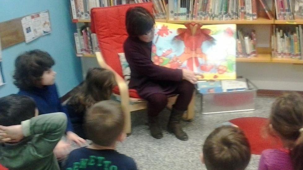 Letture ad alta voce alla biblioteca civica insieme ai ragazzi