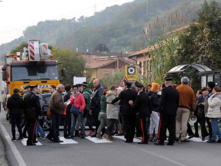 Albianesi in Provincia Oggi corteo in strada 