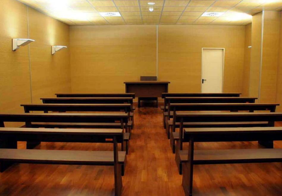 Baruffa sul crocefisso nella sala di preghiera 