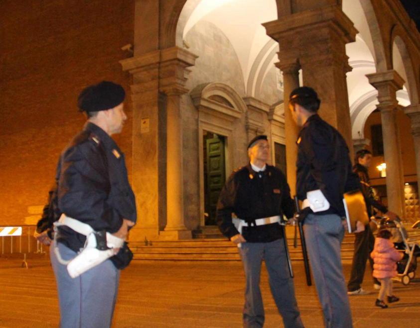 Controlli di polizia in centro e stazione 