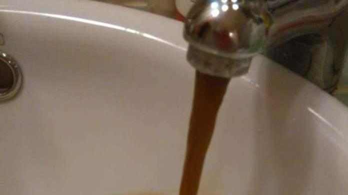 Acqua al manganese, il Movimento 5 Stelle chiede al sindaco un’assemblea pubblica