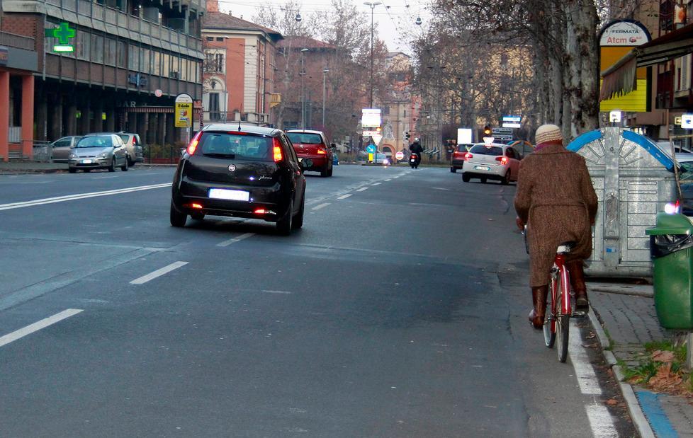 Via Giardini: ciclabile avanti tra proteste e “correzioni” 