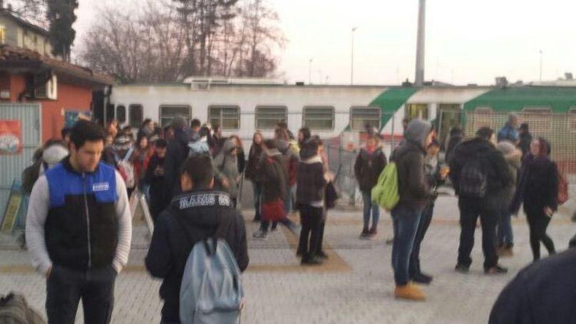 Cadono cavi sulla ferrovia Interrotta la linea a Bosco