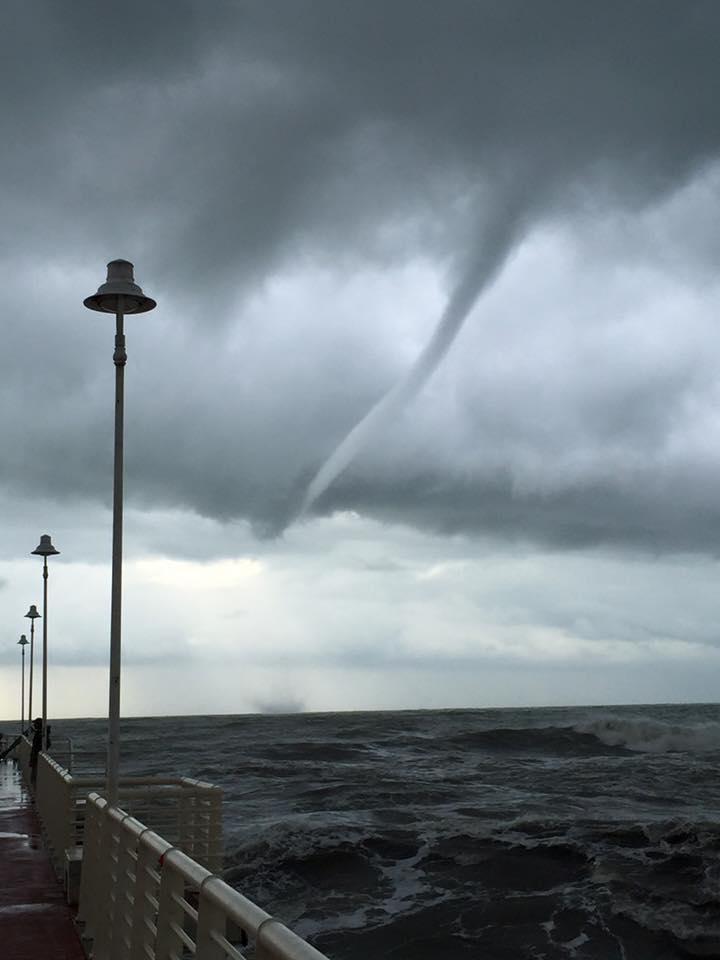 Tromba d'aria a Marina di Massa