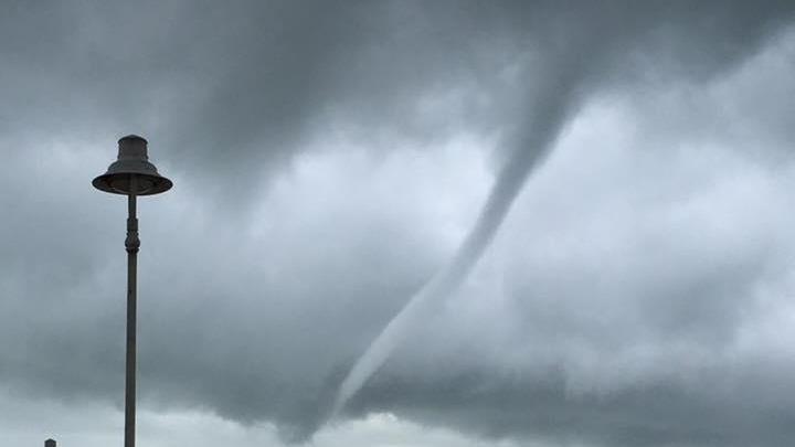 Tromba d'aria a Marina di Massa