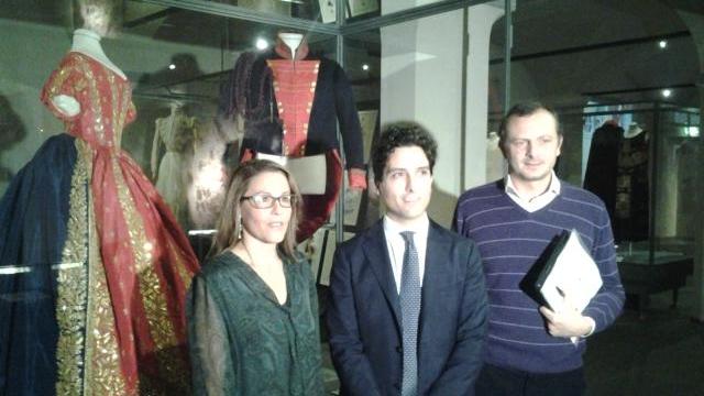 Da sinistra la curatrice della mostra Daniela Degli Innocenti, il presidente del Museo Francesco Marini e il direttore Filippo Guarini