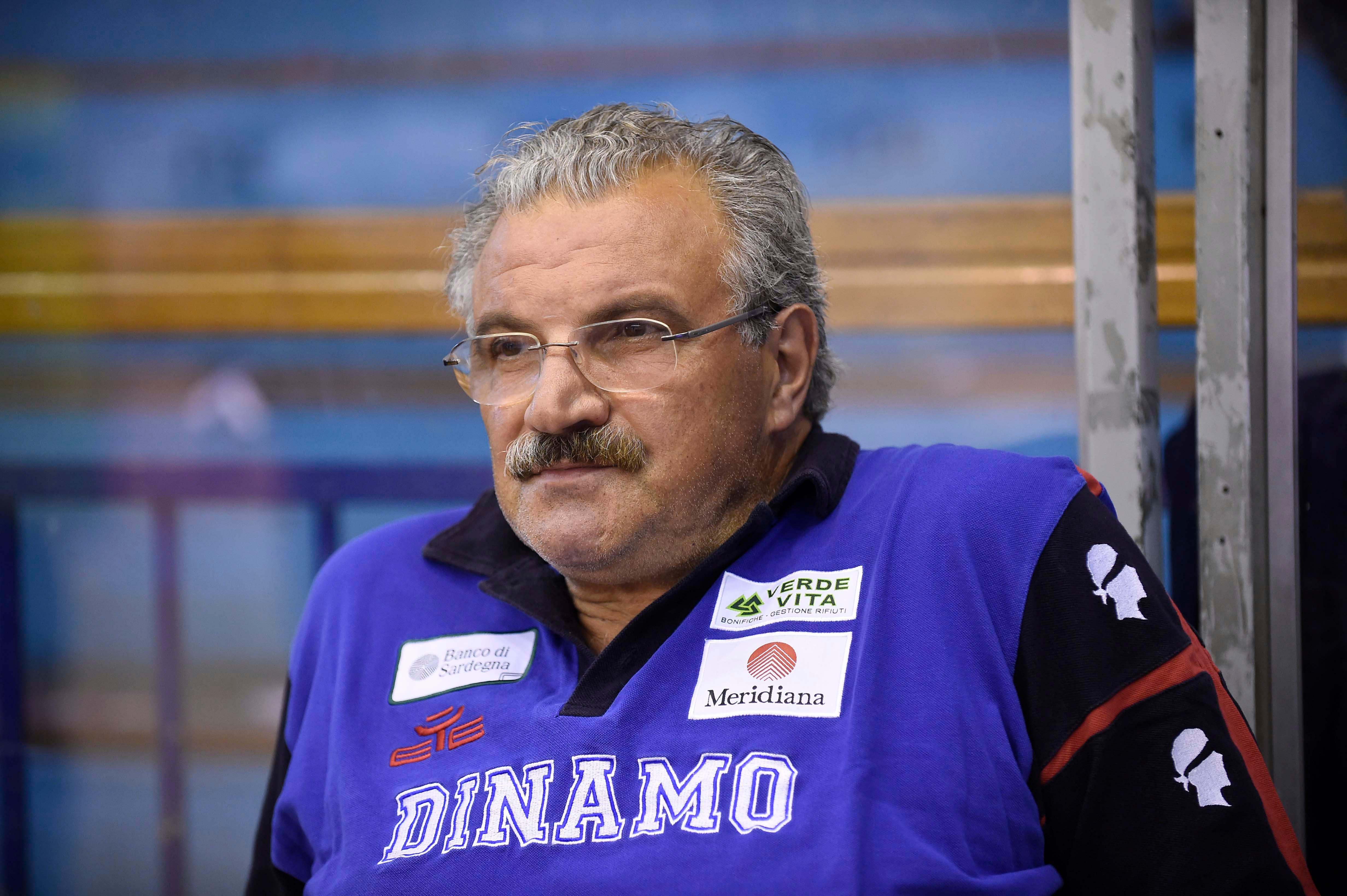 Sassari esonera Sacchetti, il coach che ha strappato lo scudetto a Reggio Emilia