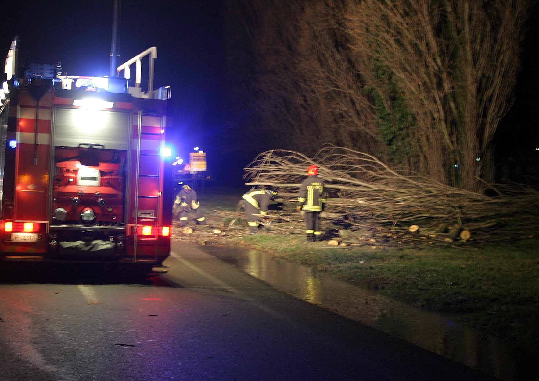 Un intervento dei vigili del fuoco