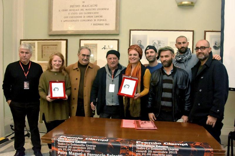 La premiazione dei vincitori Lucia Carmignani (vincitrice concorso nazionale) e i Roots United e i Roots United (migliore cover ciampiana) - Marzi Pentafoto