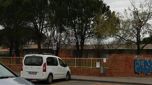 Pioggia di multe davanti alla primaria