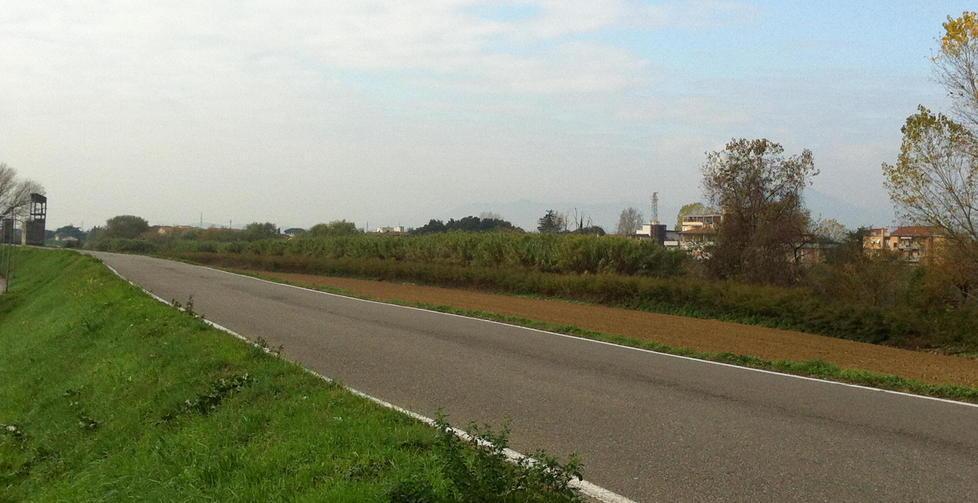 In via Arginale i pedoni sono... invisibili 