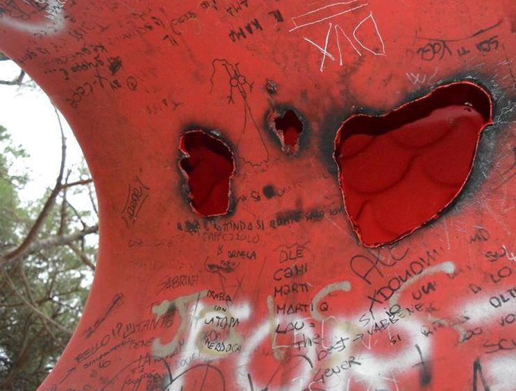 Parco giochi degradato I lavori sono in ritardo 