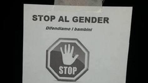 Volantini nelle scuole contro la teoria del gender
