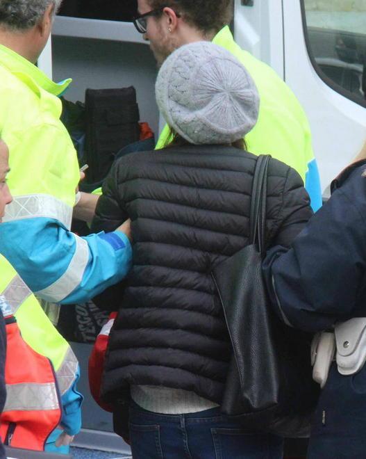 Incinta deruba l’anziana sul bus e si sente male