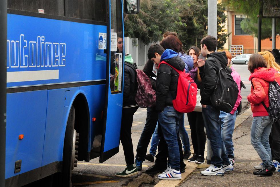 Strade vietate agli autobus, la protesta degli studenti