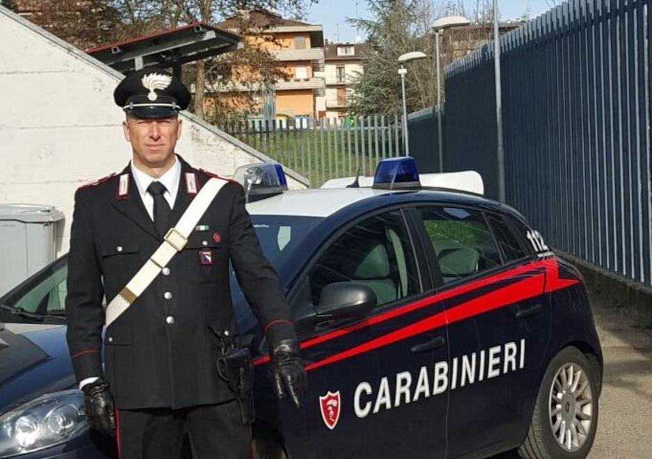 I carabinieri lo arrestano mentre ruba gasolio dal camion