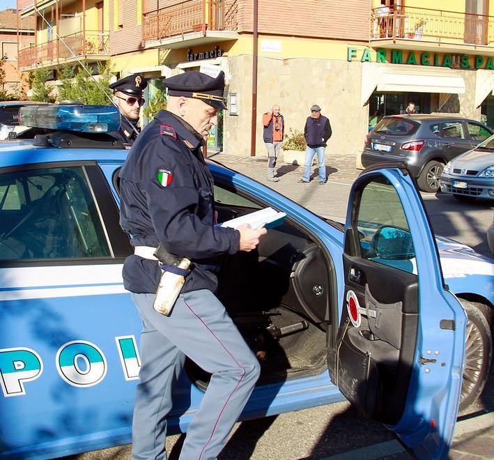 Ruba in negozio e va in pasticceria a sbafo