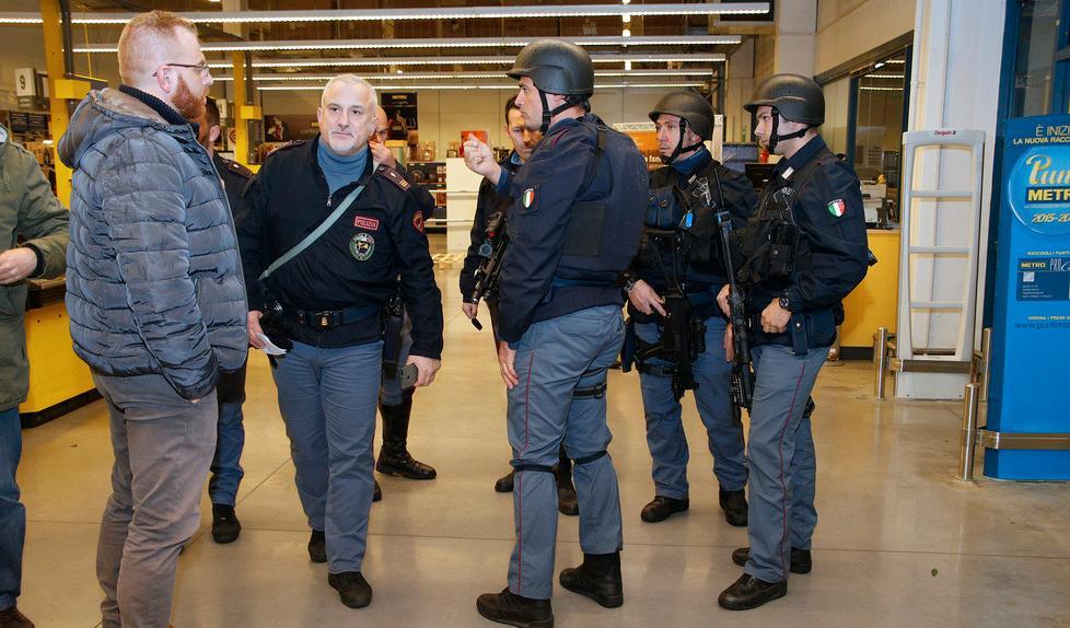 Metro di Modena, commando di rapinatori in azione con i mitra 