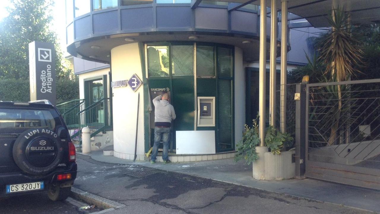 Tentato furto del bancomat del Credito Artigiano in via Reggiana a Prato